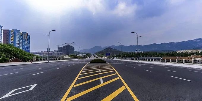 哈爾濱熱熔刮凃、雙組份甩涂料劃線施工