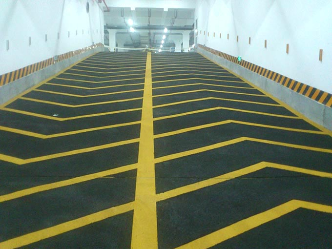 哈爾濱停車場(chǎng)坡道劃線